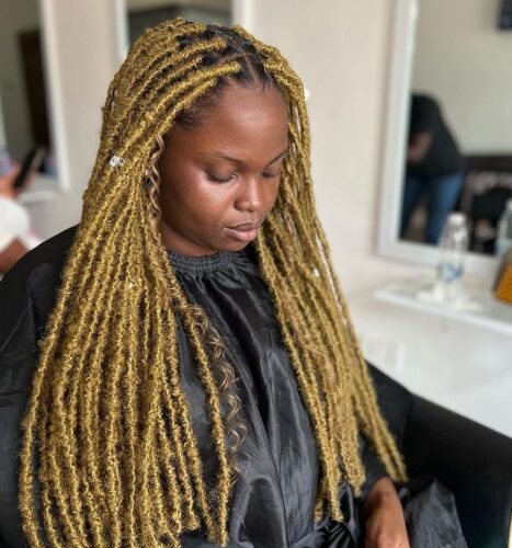 A lady with faux locs