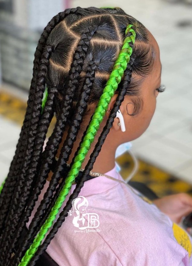 Jumbo knotless braids. This forest green color of @outre_hair is