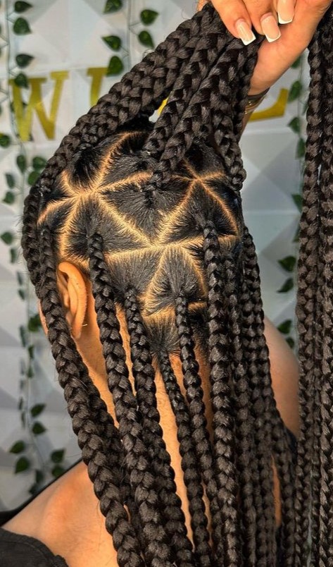 Jumbo knotless braids with triangular parts